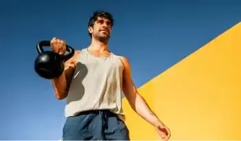 Arginine en sport : bienfaits, limites et impact sur l’herpès
